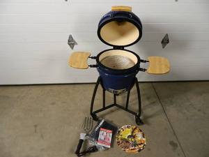 lot 2 image: New Kamado Ceramic Egg Style Grill