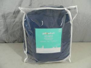 lot 11 image: New Pillowfort Weighted Blanket