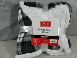 lot 21 image: New Sherpa Fleece Throw