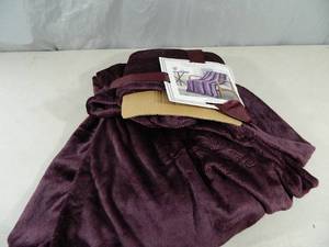 lot 53 image: New Sheridan Embossed Flannel Throw
