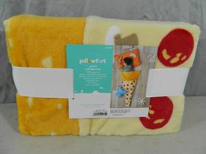 lot 64 image: New Super Cute Pizza Tail Blanket