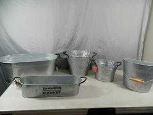 lot 73 image: 5 New Rustic Farmhouse Planters