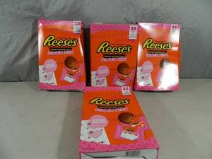 lot 85 image: 10 New Snack Size Reese Peanut Butter Cups and Cards