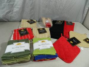lot 92 image: New Kitchen Towels and More