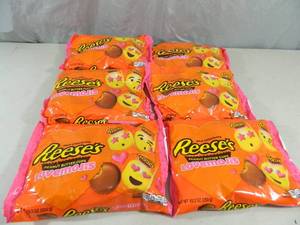 lot 96 image: 6 New Bags of Reeses
