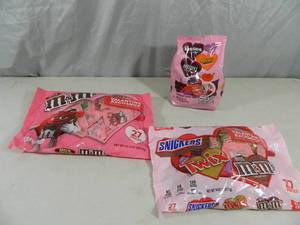 lot 99 image: New Candy