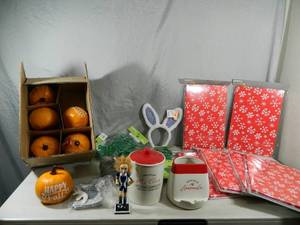 lot 132 image: Holiday Decor and New Gift Boxes