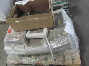 lot 244 image: WHOLESALE MIXED PALLET OF MISCELLANEOUS FLOORING