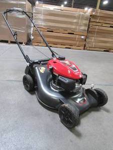 lot 18 image: Honda 21 in. 3-in-1 Variable Speed Gas Walk Behind Self Propelled Lawn Mower HRN216VKA - Smokey When Starts - USED