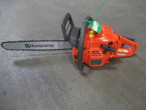 lot 27 image: Husqvarna 440 18-in 40.9-cc 2-Cycle Gas Chainsaw, 967650901 - RUNS ROUGH.