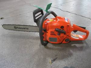 lot 30 image: Husqvarna 450 Rancher 50-cc 2-cycle 20-in Gas Chainsaw 967651201 - Runs Rough.