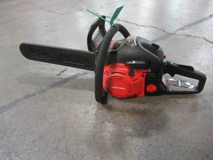 lot 32 image: CRAFTSMAN 42-cc 2-cycle 18-in Gas Chainsaw CMXGSAMY421S - RUNS ROUGH.