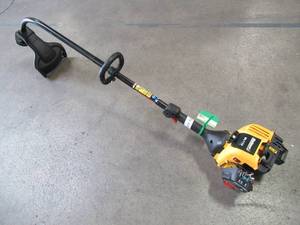 lot 39 image: Bolens 25-cc 2-cycle BL110 16-in Curved Shaft Gas String Trimmer BL110 - Starts, Runs Rough.
