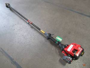 lot 42 image: CRAFTSMAN 25-cc 2-cycle 17-in Straight Shaft Gas String Trimmer with Attachment and Edger Capability CMXGTAMD25SC - USED Runs Rough, Missing Grip and Weed Guard.