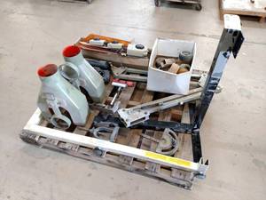 lot 199 image: Asstd Tools & Machine Parts...