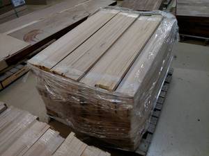lot 132 image: Approx. (875) Red Oak Sticks, Appro...