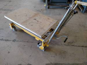 lot 422 image: Hercules Scissor Lift Cart, 21x40.5...