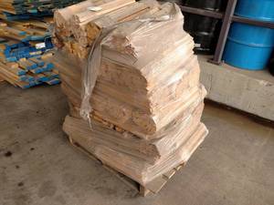 lot 440 image: Pallet of Bundled Hardwood Drops...