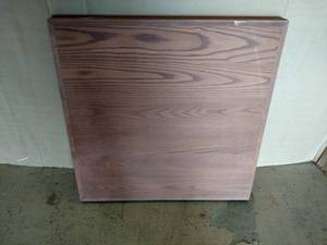 lot 62A image: Red Oak Table Top, 30 x 30 ...