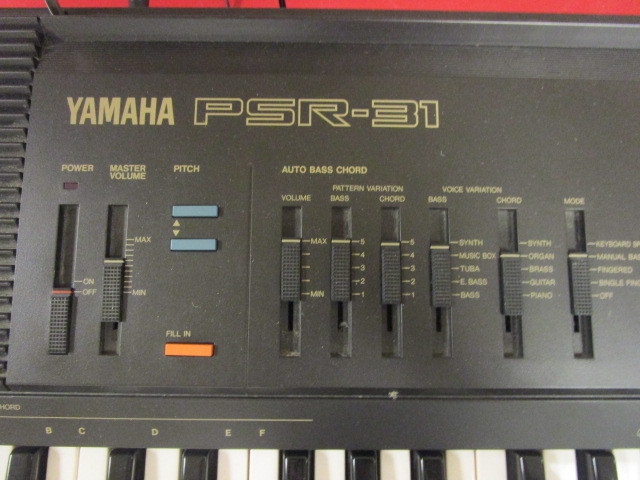 YAMAHA PSR-31 ELECTRIC KEYBOARD | QUALITY FURNITURE, DINING TABLES