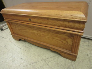 lot 510 image: COVINGTON CEDAR CHEST