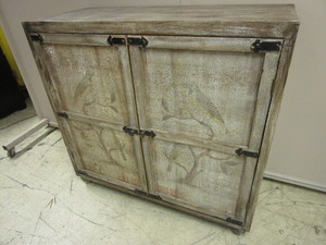 lot 511 image: DECORATIVE SIDE CABINET, WITH BIRD PAINTING DETAIL
