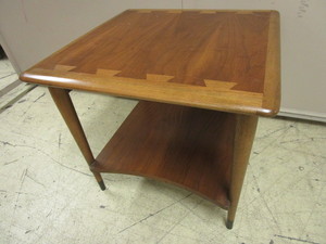 lot 519 image: LANE FURNITURE SOLID WOOD END TABLE