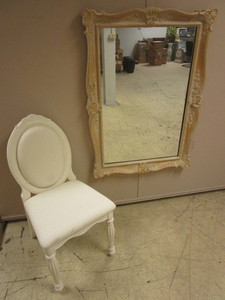 lot 530 image: ACCENT CHAIR AND DECORATIVE MIRROR