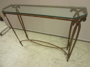 lot 537 image: DECORATIVE GLASS-TOP SIDE TABLE