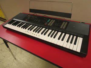 lot 541 image: YAMAHA PSR-31 ELECTRIC KEYBOARD