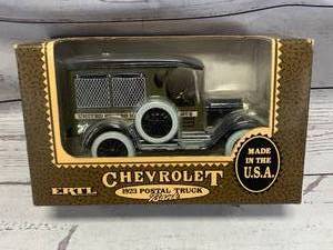 lot 1 image: Ertl 1923 Postal Truck (new in box)
