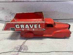 lot 4 image: Vintage 1950s Marx Toys Sand Gravel Dump Truck