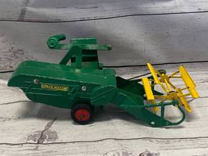 lot 7 image: 1950s Silk Toys Metal Oliver Grain Master