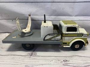 lot 9 image: Marx Pressed Steel Mobile Searchlight Unit 16 34 Long
