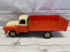 lot 14 image: Original IH Eska Tru Scale Grain Body Truck