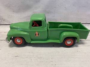 lot 22 image: Vintage Product Miniature International Truck 9 Long