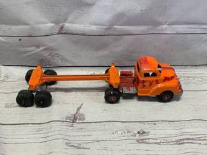 lot 24 image: Hubley Kiddie Toy 500 Series Semi Truck & Trailer 16 Long