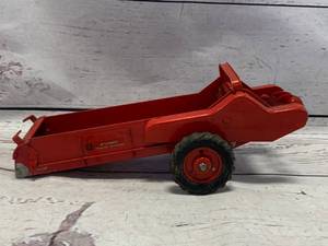 lot 27 image: Vintage McCormick Tractor Spreader