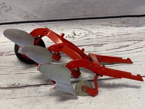 lot 36 image: Vintage International Harvester McCormick Tractor Plow