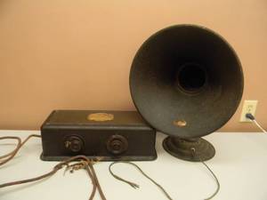 lot 7 image: VINTAGE 1925 Atwater Kent Model L Speaker Horn & VINTAGE 1923 Atwater Kent Radio Model 35 1923 - These are 2 amazing antique pieces - SEE PICTURES