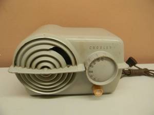 lot 8 image: VINTAGE 1950s - CROSLEY TUBE RADIO MODEL #11-116U BAKELITE ART DECO TUBE RADIO WORKING - GREAT PIECE - SEE PICTURES