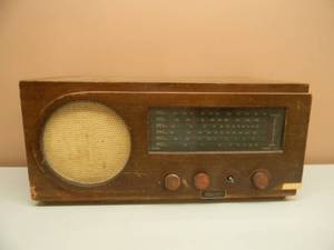 lot 13 image: VINTAGE 1946 Sparton 6 band AMshortwave radio, model 6-36-SX - POWERS UP - SEE PICTURES