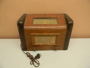 lot 16 image: VINTAGE AUTOMATIC RADIO - WORKS - RARE - SEE PICTURES