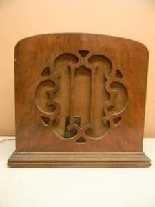 lot 18 image: VINTAGE 1928 RARE NEWCOMBE-HAWLEY MODEL 83B WOODEN REPRODUCER LOUDSPEAKER - RARE - SEE PICTURES