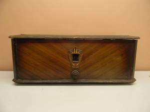 lot 19 image: VINTAGE RCA RADIOLA 44 MODEL AR-594 RADIO - VERY COOL VERY HEAVY PIECE - RARE - SEE PICTURES