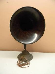 lot 22 image: VINTAGE 1920s HORN RADIO SPEAKER - APPROX 24 HIGH - VERY COOL - SEE PICTURES