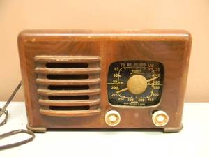 lot 25 image: VINTAGE 1941 ZENITH TOASTER RADIO MODEL 6D 525 - AWESOME PIECE - UNTESTED - SEE PICTURES