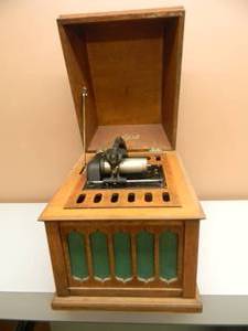 lot 29 image: ANTIQUE EDISON AMBEROLA 50 CYLINDER PHONOGRAPH 1918 OAK - THESE ARE SELLING FOR OVER $700.00 - NICE - SEE PICTURES