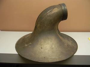 lot 31 image: ANTIQUE EARLY 1900s LARGE 26 HORN SPEAKER MADE BY H.N. WHITE CO. - RARE - AWESOME PIECE - SEE PICTURES