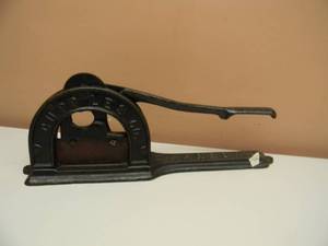lot 32 image: Antique Cupples Co Arrow Tobacco Plug Cast Iron Cigar Cutter Chopper Tool - AWESOME MAN CAVE PIECE - NICE - SEE PICTURES